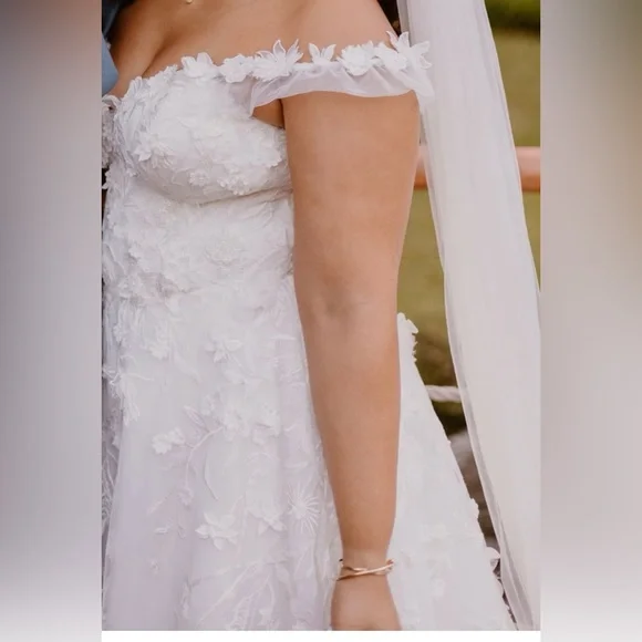 Calla Blanche wedding gown - Picture 6 of 17